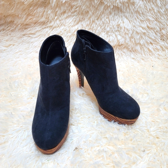 Guess Platform Ankle Booties - Picture 3 of 13